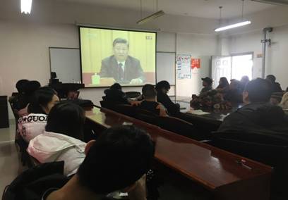 说明: C:\Users\联想\Desktop\​英国上市公司官网365师生集中收看改革开放40周年大会2.JPG